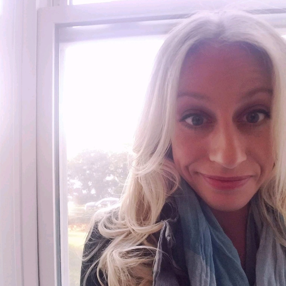 Meet your Posher, Holly